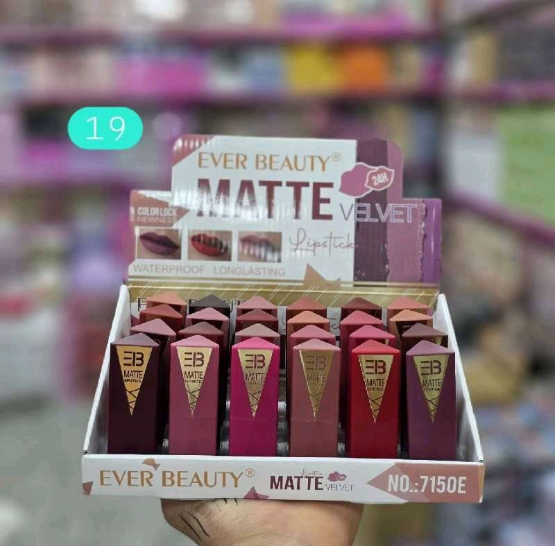 روجالافر Matte مثلث Ever beauty 7150