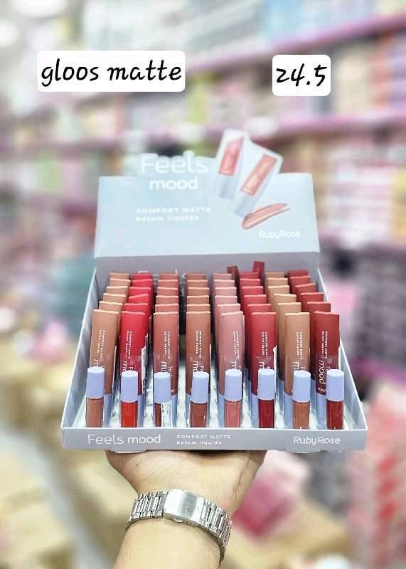 Lip gloss mood 8230 Ruby Rose