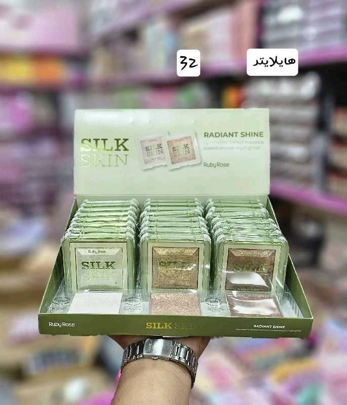 هايلايتر silk skin f1600 vert Ruby Rose